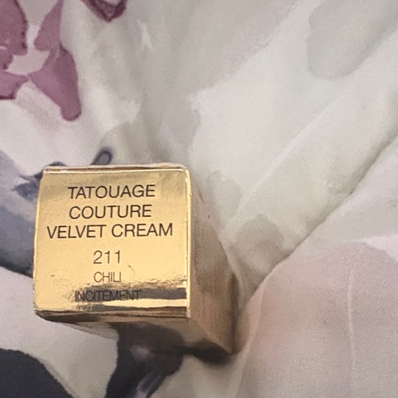 Yves Saint Laurent Tatouage Couture in red - Picture 2 of 5